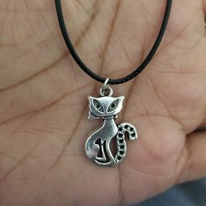 Single pendant necklaces